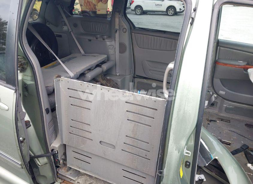 Photo 8 of 2010 Toyota Sienna LIMITED (VIN 5TDYK4CCXAS301416)