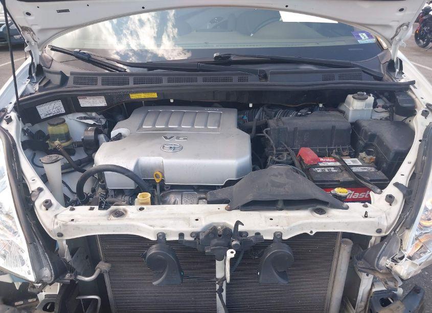 Photo 10 of 2010 Toyota Sienna XLE (VIN 5TDYK4CCXAS320516)