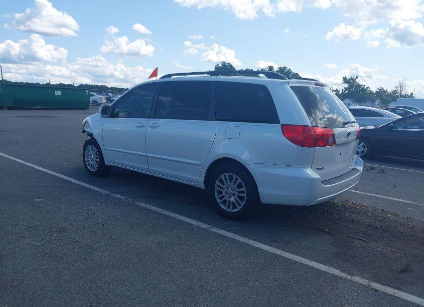 Photo 3 of 2010 Toyota Sienna XLE (VIN 5TDYK4CCXAS320516)