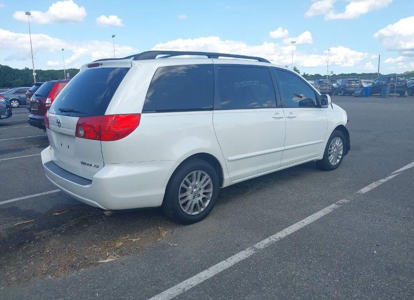 Photo 4 of 2010 Toyota Sienna XLE (VIN 5TDYK4CCXAS320516)