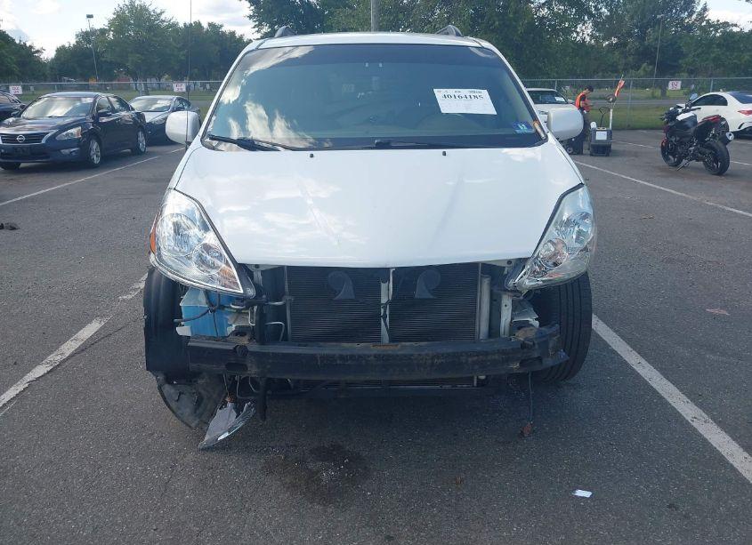 Photo 6 of 2010 Toyota Sienna XLE (VIN 5TDYK4CCXAS320516)