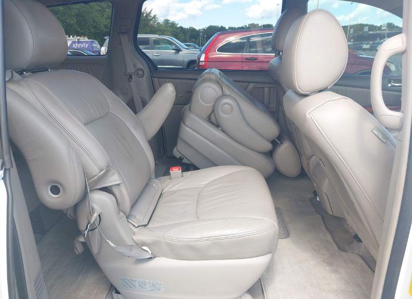 Photo 8 of 2010 Toyota Sienna XLE (VIN 5TDYK4CCXAS320516)