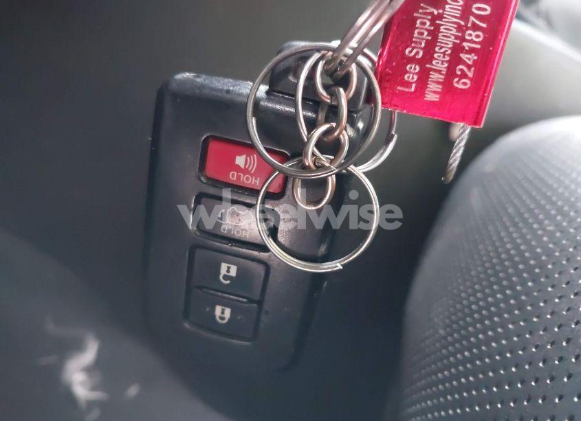 Photo 11 of 2016 Toyota Highlander LIMITED V6 (VIN 5TDYKRFH0GS142001)