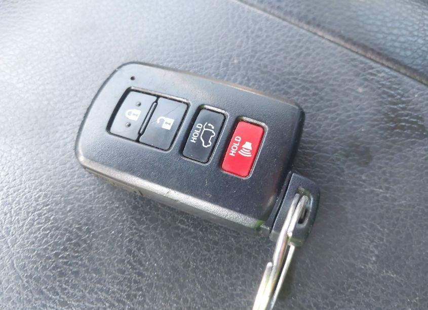 Photo 11 of 2016 Toyota Highlander LIMITED V6 (VIN 5TDYKRFH0GS154116)