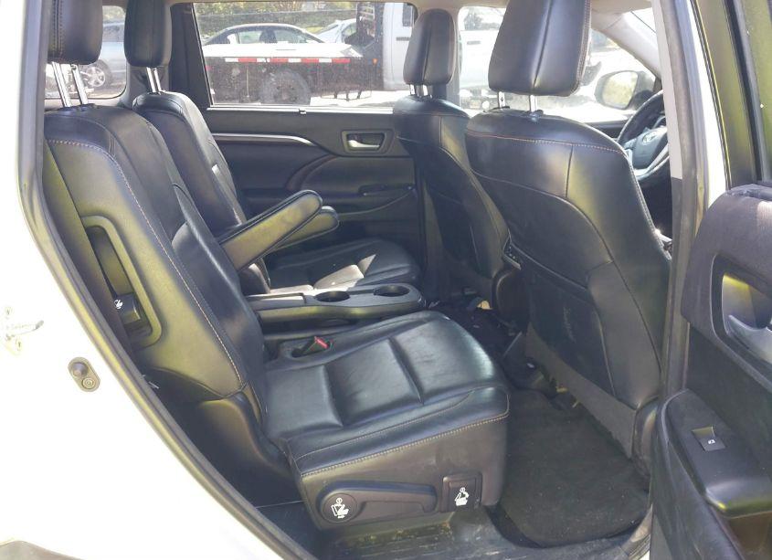 Photo 8 of 2016 Toyota Highlander LIMITED V6 (VIN 5TDYKRFH0GS154116)