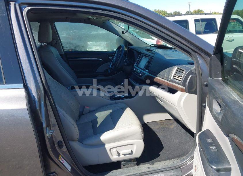 Photo 5 of 2014 Toyota Highlander LIMITED V6 (VIN 5TDYKRFH1ES018610)