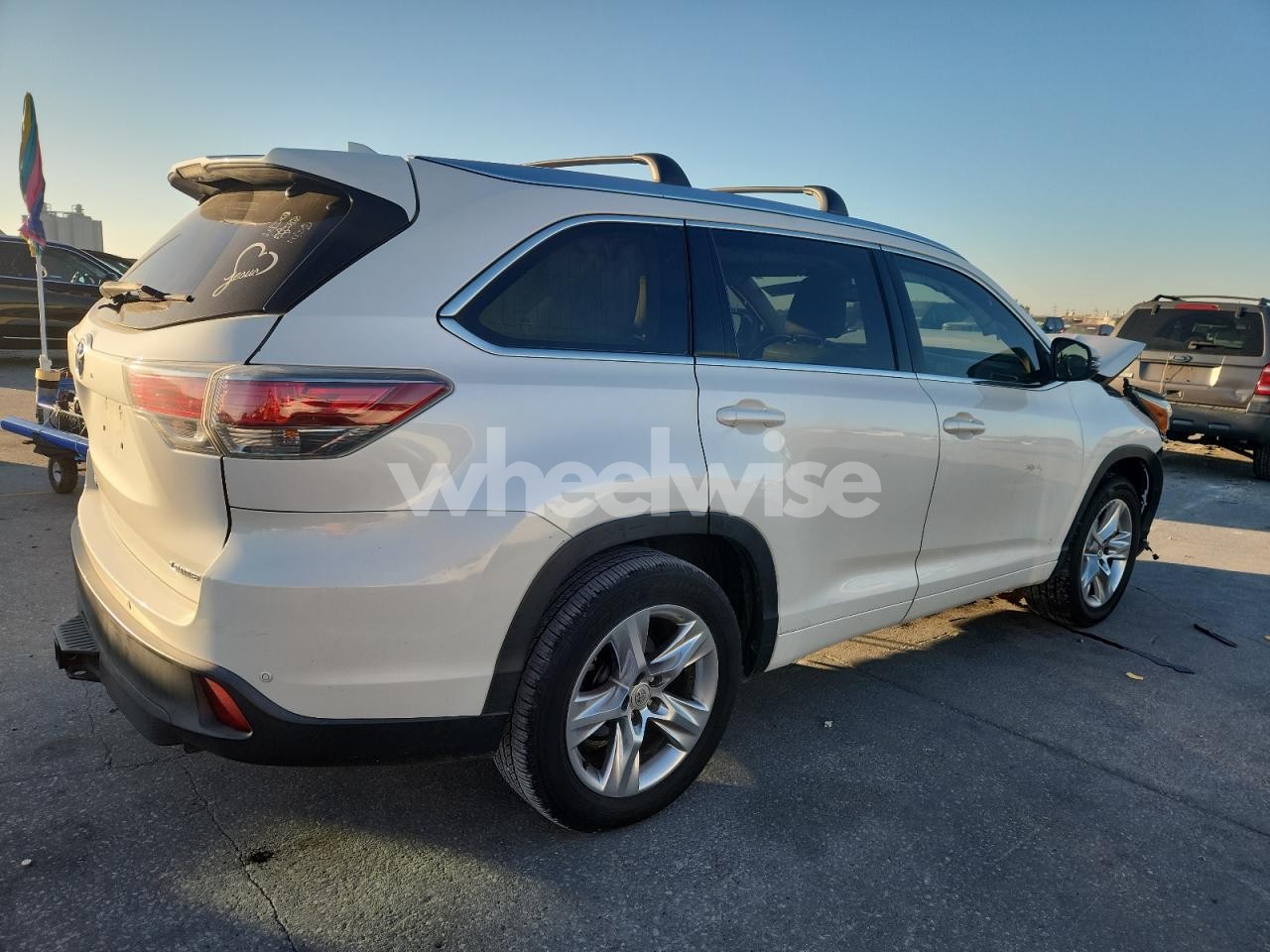 Photo 3 of 2015 TOYOTA HIGHLANDER LIMITED (VIN 5TDYKRFH1FS069185)