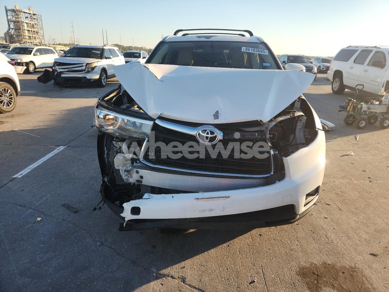 Photo 5 of 2015 TOYOTA HIGHLANDER LIMITED (VIN 5TDYKRFH1FS069185)