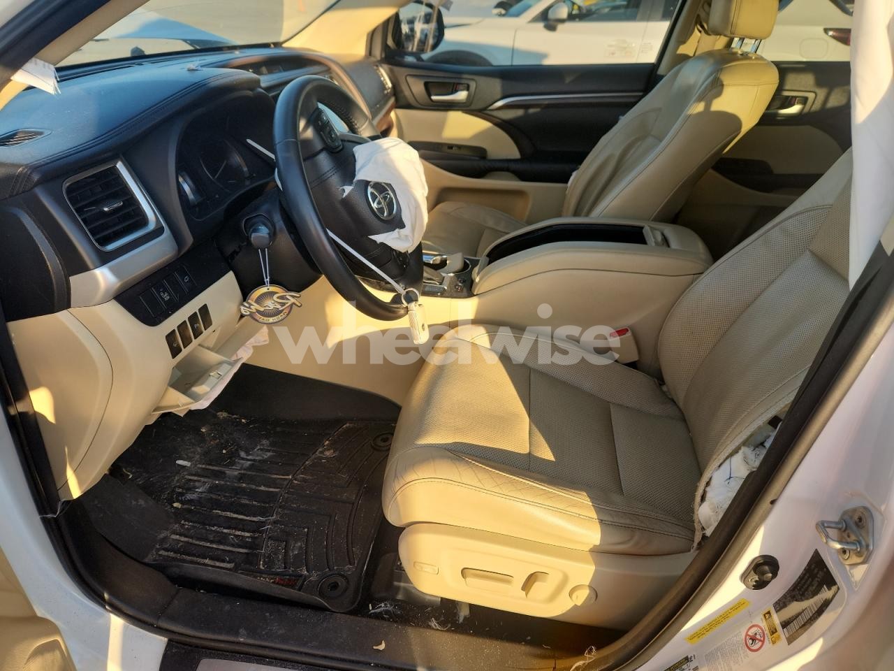 Photo 7 of 2015 TOYOTA HIGHLANDER LIMITED (VIN 5TDYKRFH1FS069185)