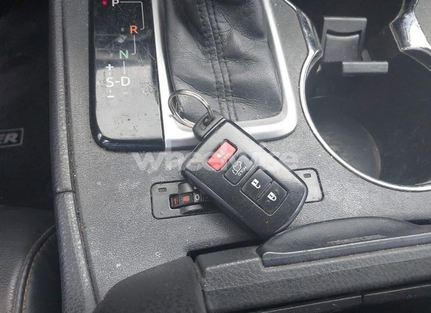 Photo 11 of 2015 Toyota Highlander LIMITED V6 (VIN 5TDYKRFH1FS106350)