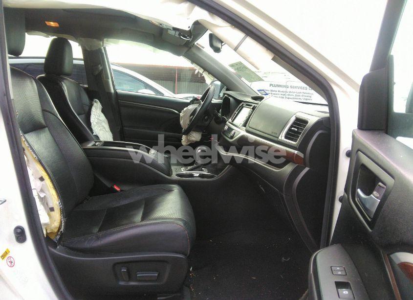 Photo 5 of 2016 Toyota Highlander LIMITED V6 (VIN 5TDYKRFH1GS132691)