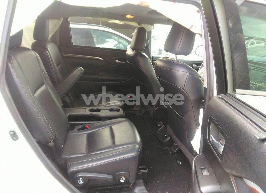Photo 8 of 2016 Toyota Highlander LIMITED V6 (VIN 5TDYKRFH1GS132691)