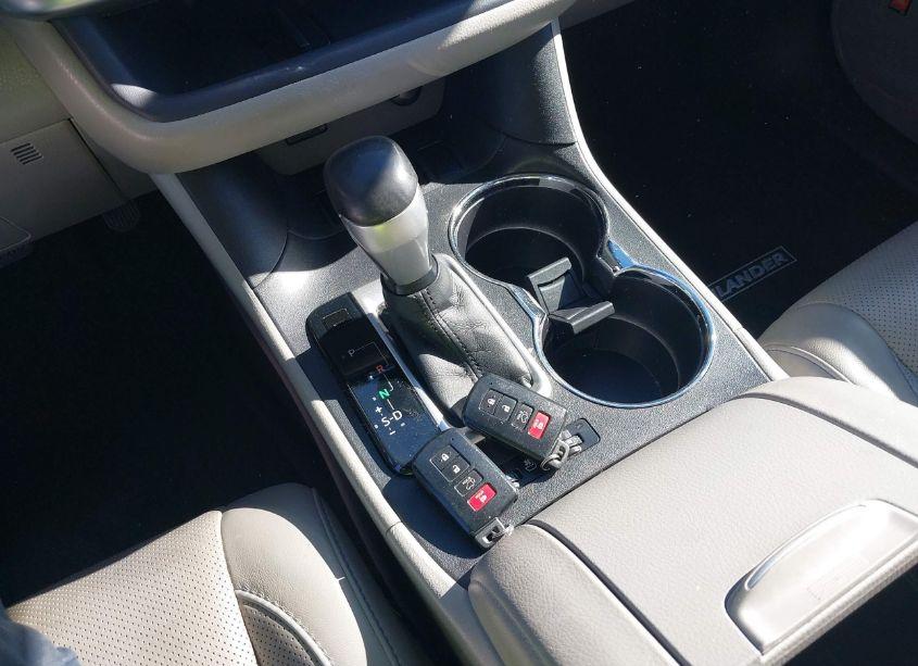 Photo 11 of 2015 Toyota Highlander LIMITED V6 (VIN 5TDYKRFH2FS048345)