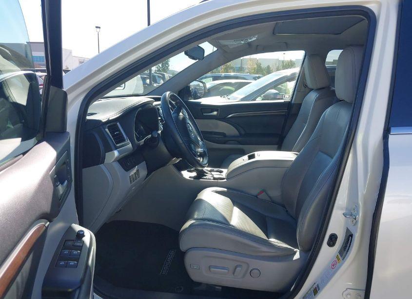 Photo 5 of 2015 Toyota Highlander LIMITED V6 (VIN 5TDYKRFH2FS048345)