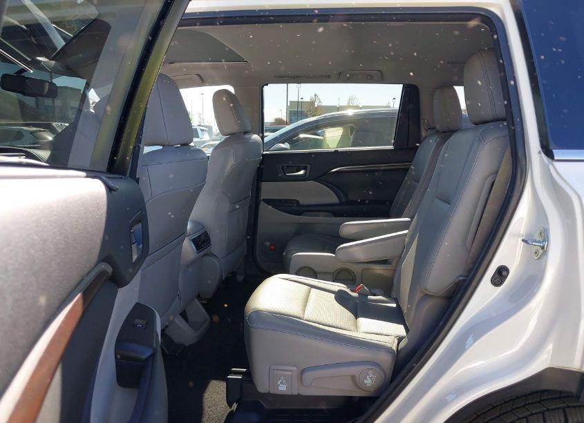 Photo 8 of 2015 Toyota Highlander LIMITED V6 (VIN 5TDYKRFH2FS048345)