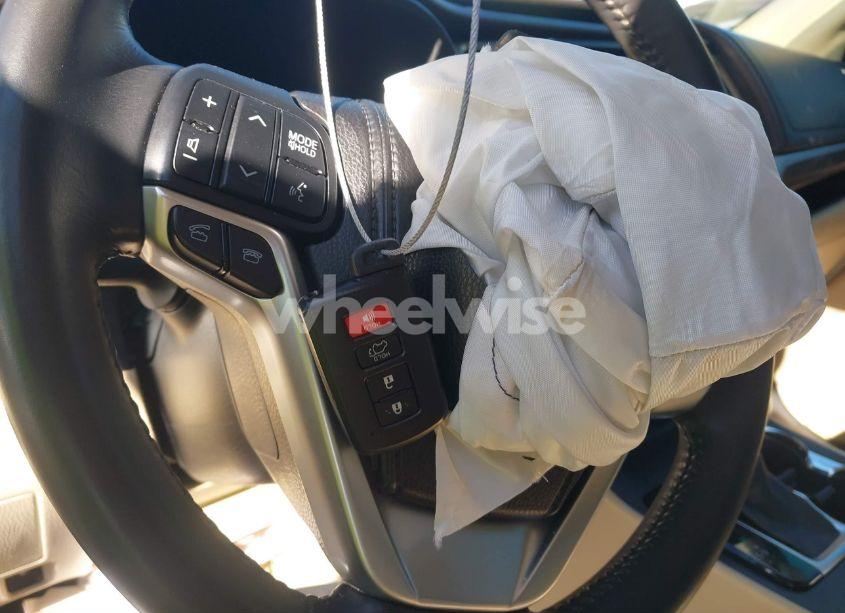 Photo 11 of 2015 Toyota Highlander LIMITED V6 (VIN 5TDYKRFH2FS063668)