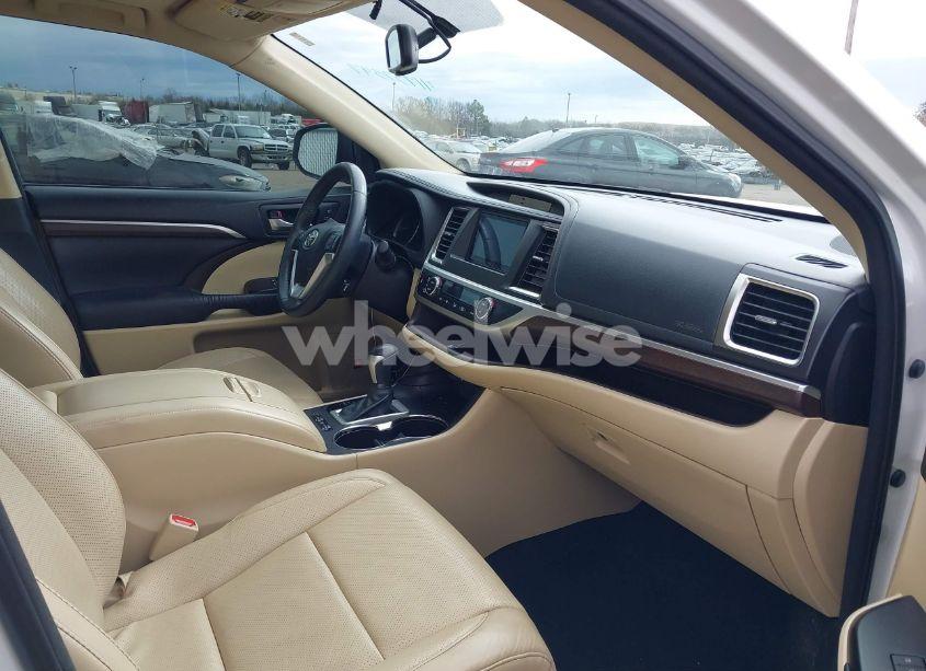 Photo 5 of 2016 Toyota Highlander LIMITED V6 (VIN 5TDYKRFH2GS132585)