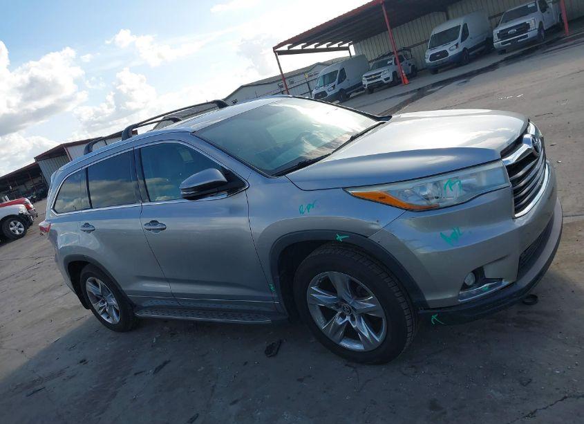 Photo 13 of 2016 Toyota Highlander LIMITED V6 (VIN 5TDYKRFH3GS125743)