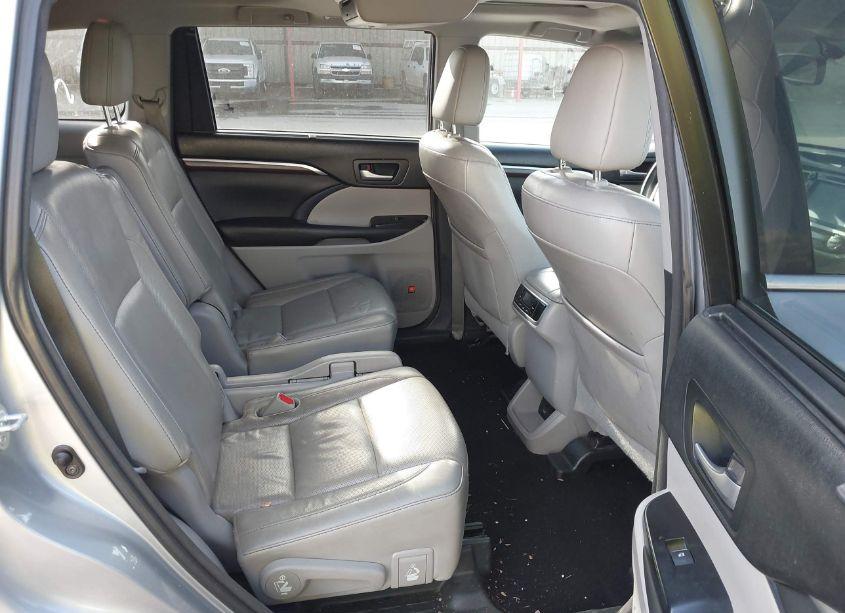 Photo 8 of 2016 Toyota Highlander LIMITED V6 (VIN 5TDYKRFH3GS125743)
