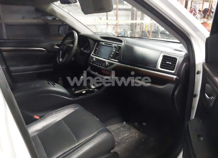 Photo 5 of 2016 Toyota Highlander LIMITED PLATINUM V6 (VIN 5TDYKRFH3GS148830)