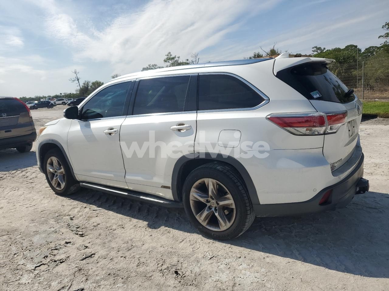 Photo 2 of 2014 TOYOTA HIGHLANDER LIMITED (VIN 5TDYKRFH4ES008380)