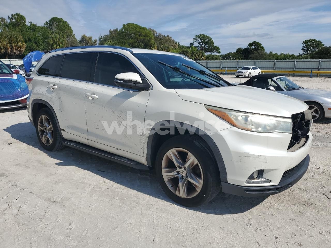 Photo 4 of 2014 TOYOTA HIGHLANDER LIMITED (VIN 5TDYKRFH4ES008380)