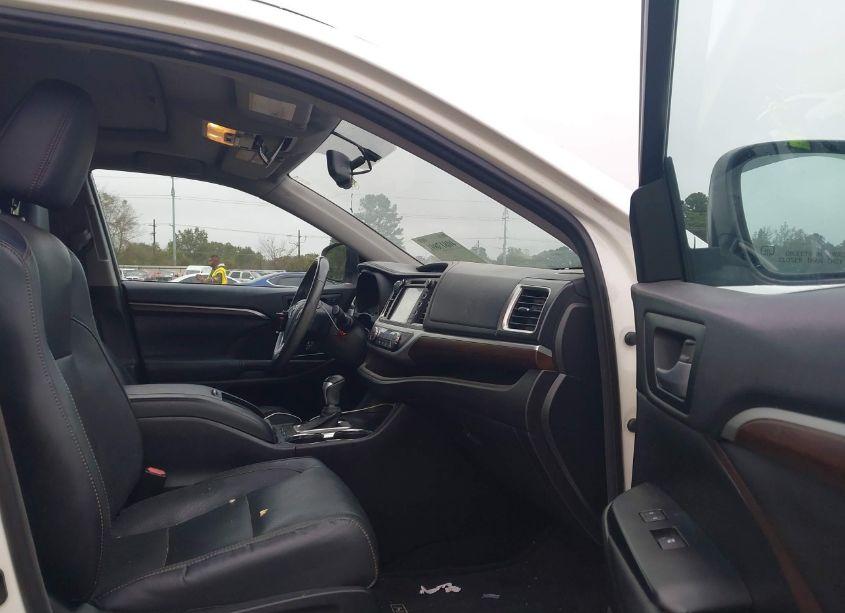 Photo 5 of 2016 Toyota Highlander LIMITED V6 (VIN 5TDYKRFH5GS137098)