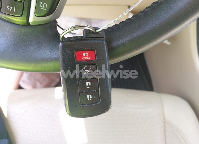 Photo 11 of 2016 Toyota Highlander LIMITED V6 (VIN 5TDYKRFH5GS159330)