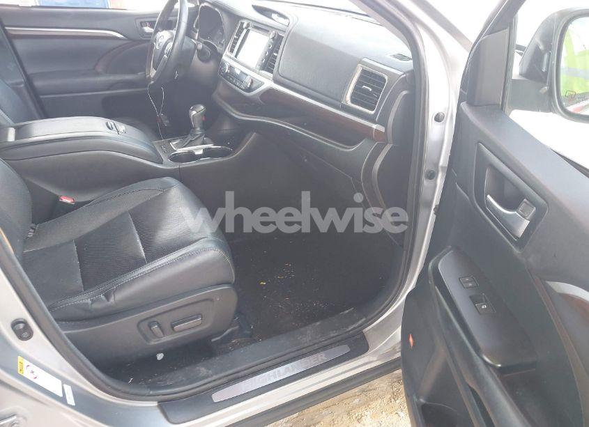 Photo 5 of 2016 Toyota Highlander LIMITED V6 (VIN 5TDYKRFH5GS162034)