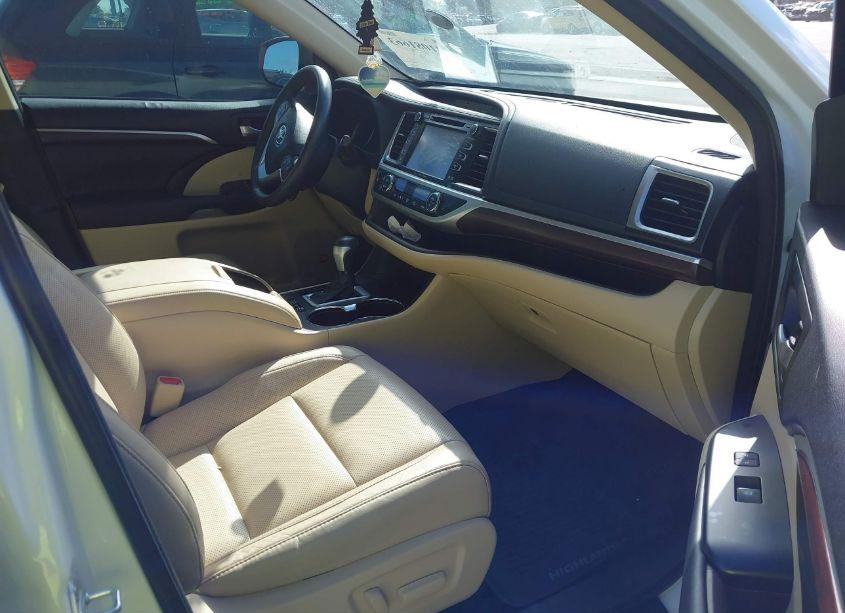 Photo 5 of 2016 Toyota Highlander LIMITED V6 (VIN 5TDYKRFH5GS181795)