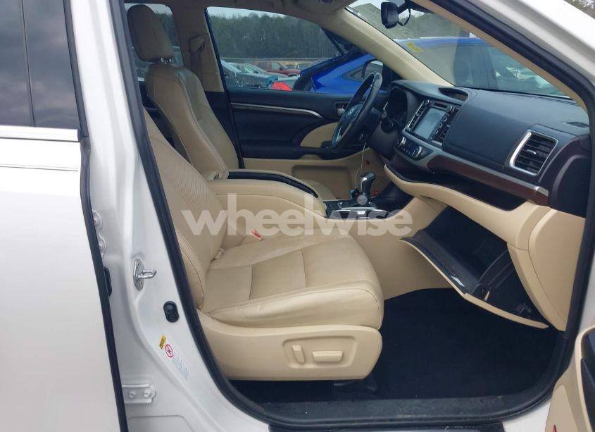 Photo 5 of 2016 Toyota Highlander LIMITED V6 (VIN 5TDYKRFH6GS129026)