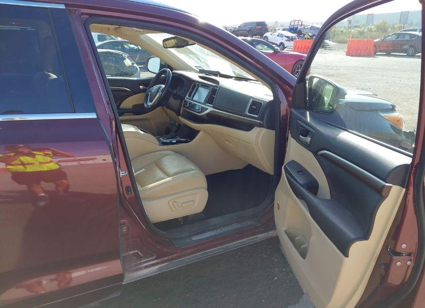 Photo 5 of 2016 Toyota Highlander LIMITED V6 (VIN 5TDYKRFH7GS184942)