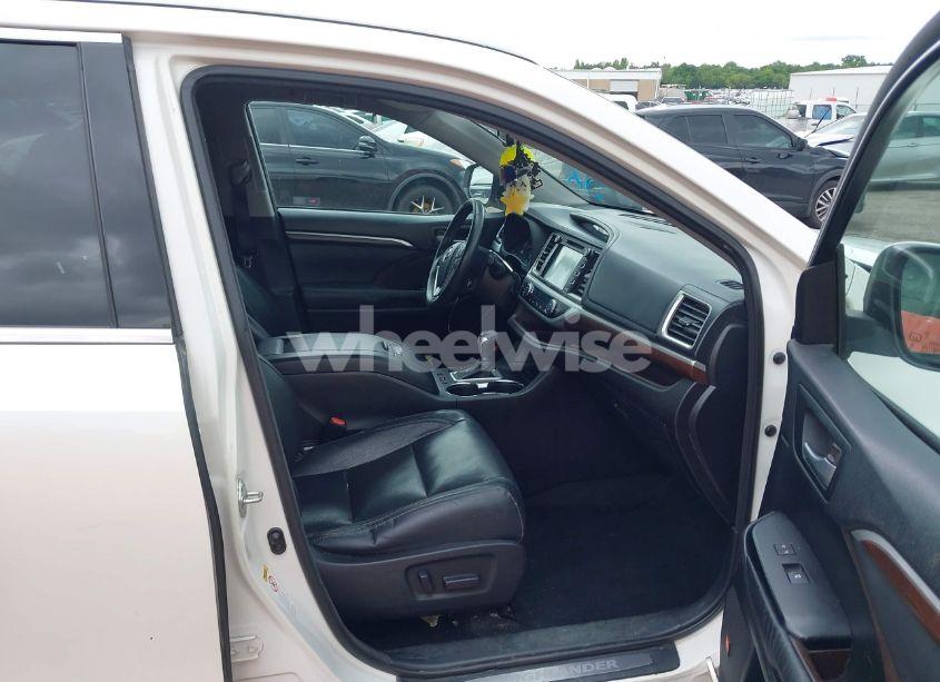 Photo 5 of 2015 Toyota Highlander LIMITED PLATINUM V6/LIMITED V6 (VIN 5TDYKRFH8FS056465)