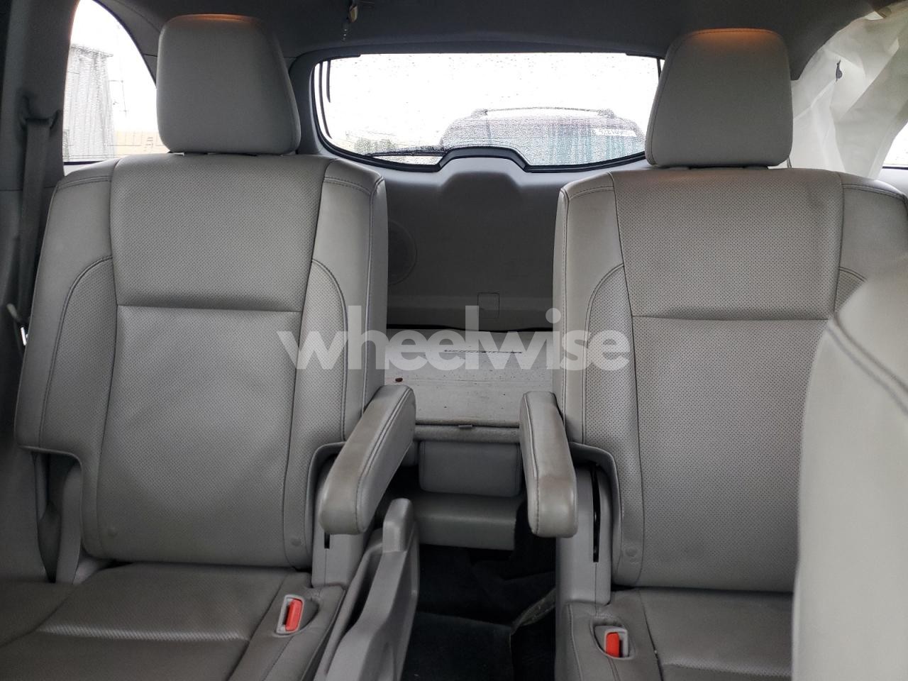 Photo 10 of 2015 TOYOTA HIGHLANDER LIMITED (VIN 5TDYKRFH9FS076174)