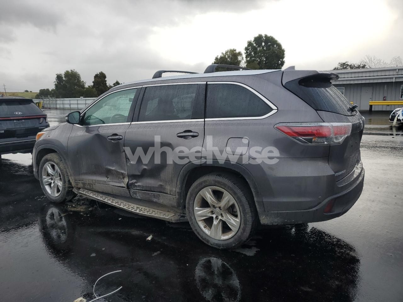 Photo 2 of 2015 TOYOTA HIGHLANDER LIMITED (VIN 5TDYKRFH9FS076174)