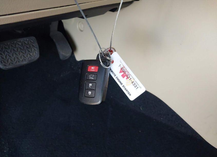 Photo 11 of 2015 Toyota Highlander LIMITED V6 (VIN 5TDYKRFH9FS088437)