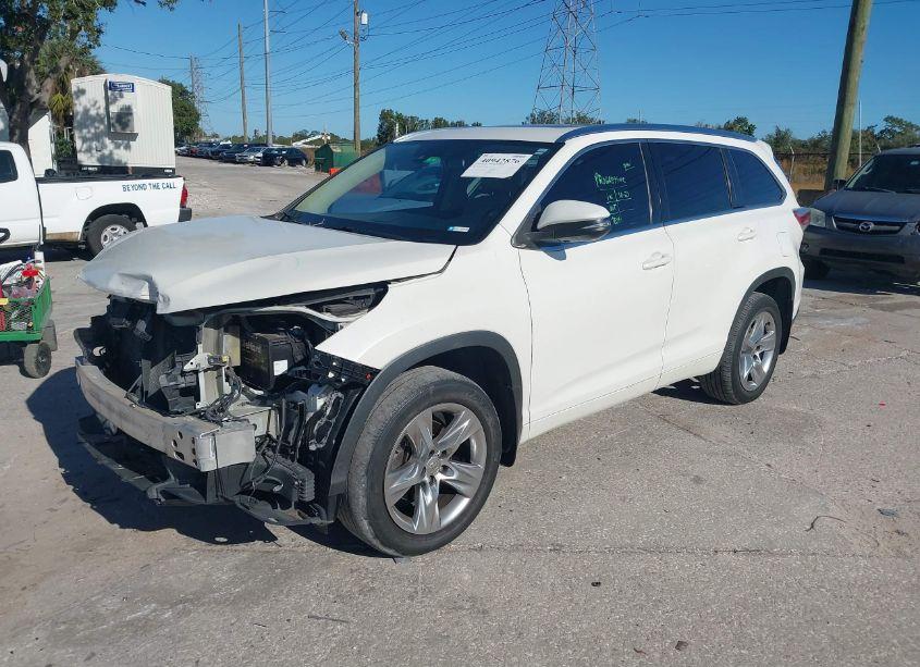 Photo 2 of 2015 Toyota Highlander LIMITED V6 (VIN 5TDYKRFHXFS091993)