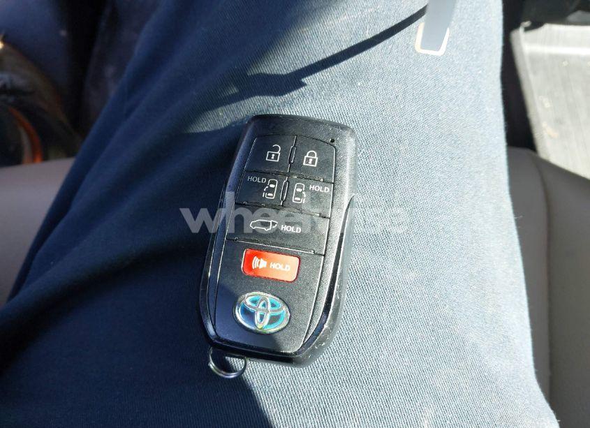 Photo 11 of 2021 Toyota Sienna XLE (VIN 5TDYRKEC0MS040377)