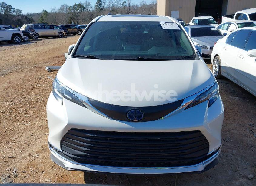 Photo 13 of 2021 Toyota Sienna XLE (VIN 5TDYRKEC0MS040377)