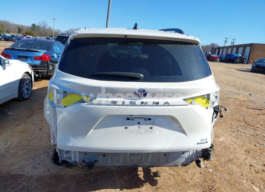 Photo 17 of 2021 Toyota Sienna XLE (VIN 5TDYRKEC0MS040377)