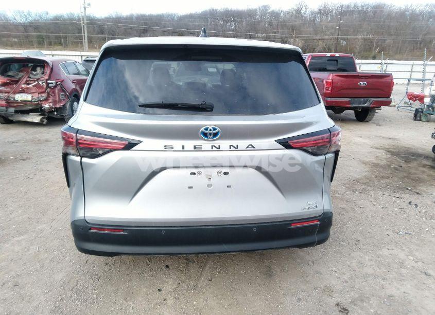 Photo 16 of 2022 Toyota Sienna XLE (VIN 5TDYRKEC0NS134129)