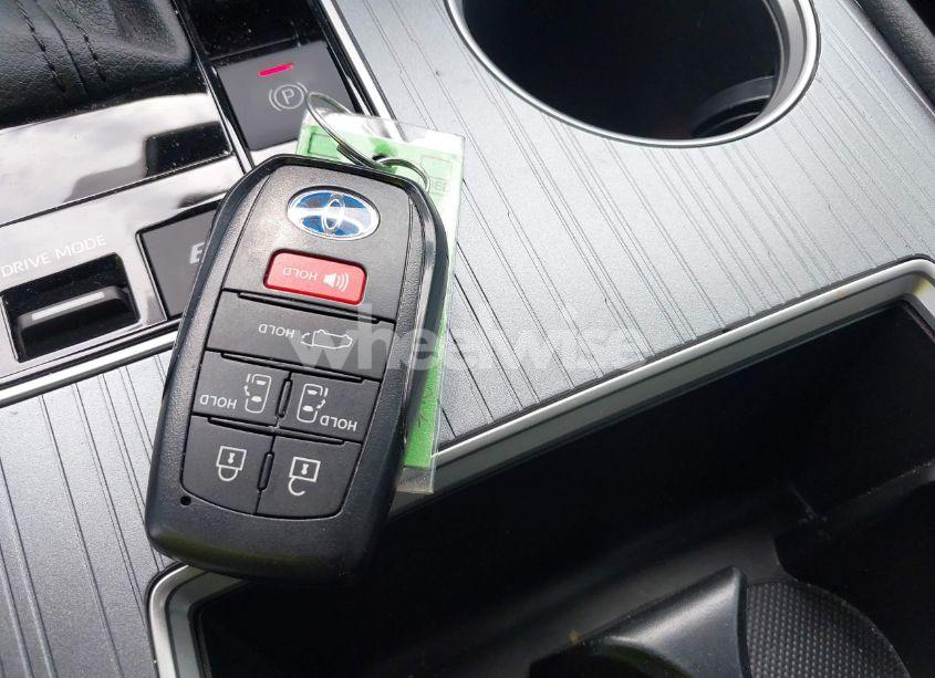 Photo 11 of 2025 Toyota Sienna XLE (VIN 5TDYRKEC0SS242648)