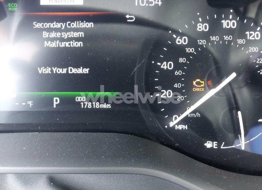 Photo 16 of 2025 Toyota Sienna XLE (VIN 5TDYRKEC0SS242648)