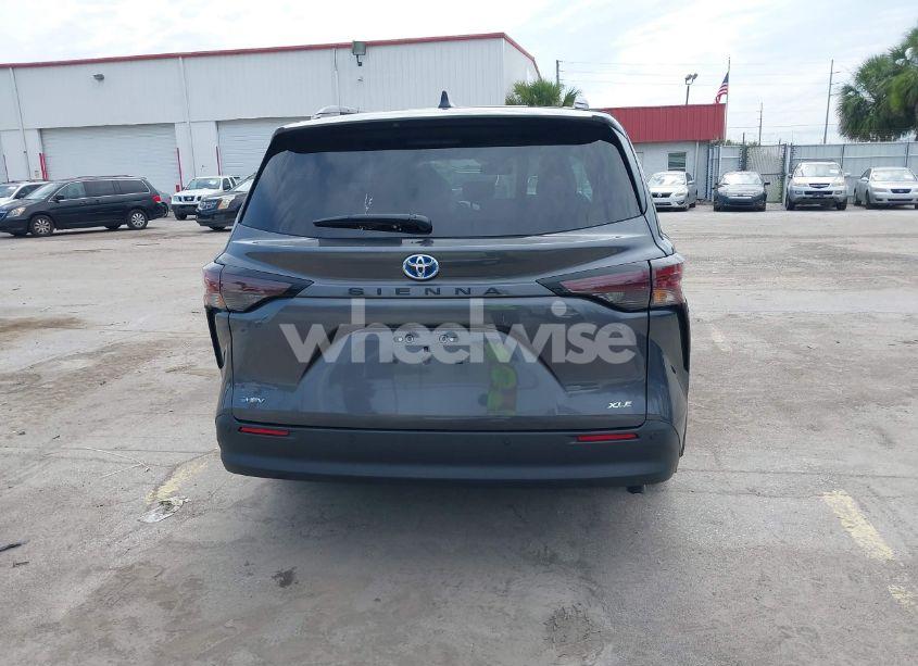 Photo 17 of 2025 Toyota Sienna XLE (VIN 5TDYRKEC0SS242648)