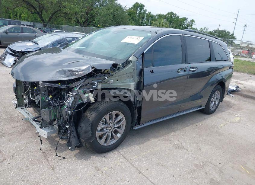 Photo 18 of 2025 Toyota Sienna XLE (VIN 5TDYRKEC0SS242648)