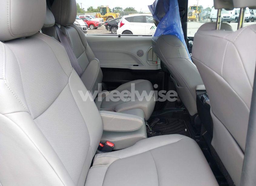 Photo 8 of 2025 Toyota Sienna XLE (VIN 5TDYRKEC0SS242648)