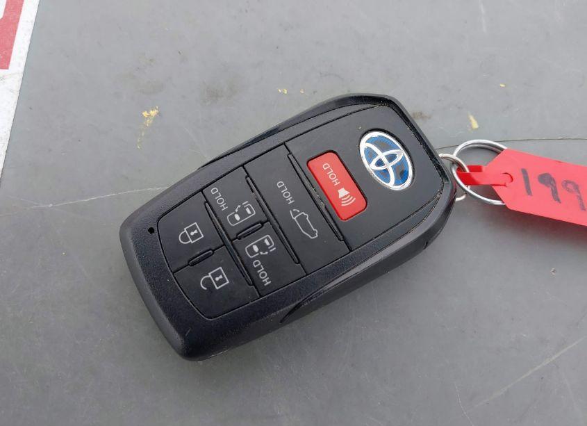 Photo 11 of 2021 Toyota Sienna XLE (VIN 5TDYRKEC1MS008618)