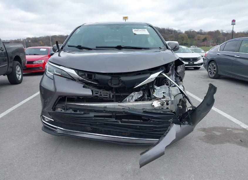 Photo 12 of 2021 Toyota Sienna XLE (VIN 5TDYRKEC1MS008618)