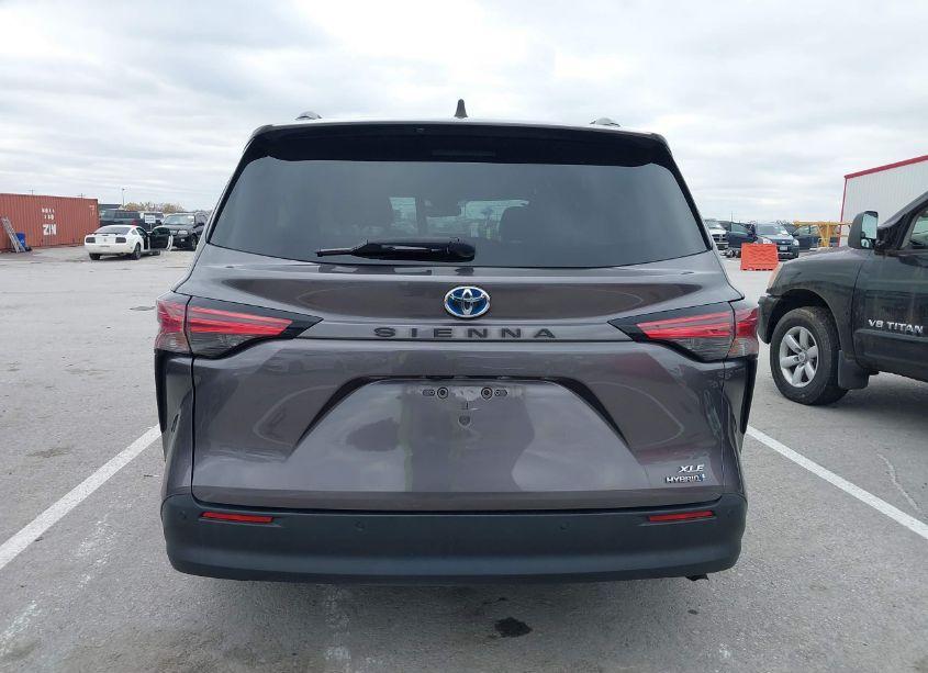 Photo 16 of 2021 Toyota Sienna XLE (VIN 5TDYRKEC1MS008618)