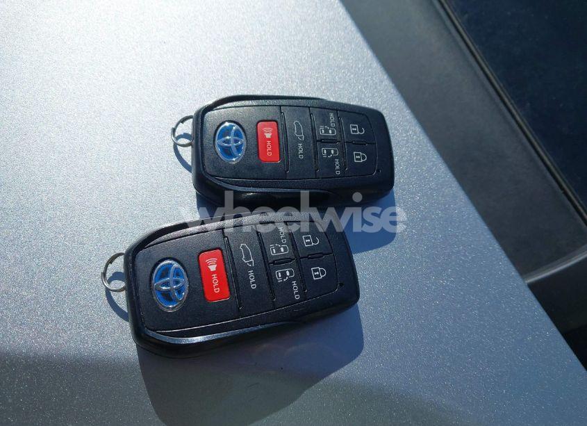 Photo 11 of 2021 Toyota Sienna XLE (VIN 5TDYRKEC1MS068172)